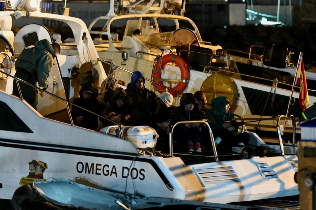 migrantes servicio marítimo guardia civil marroquíes