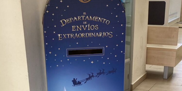 Correos instala 500 buzones de Navidad en sus oficinas