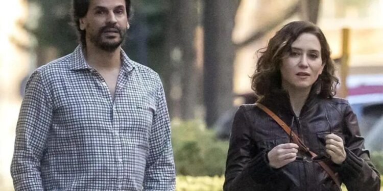 Alberto González Amador: el pescador ceutí que comparte cama con Ayuso