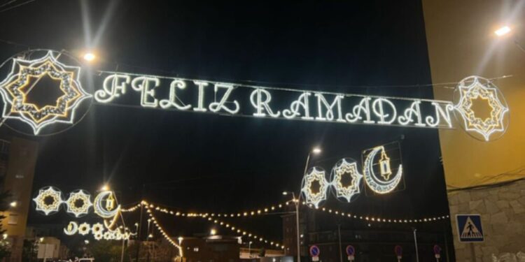 Ceuta inaugura sus Luces de Ramadán con 97 arcos y un homenaje al ciclo Lunar