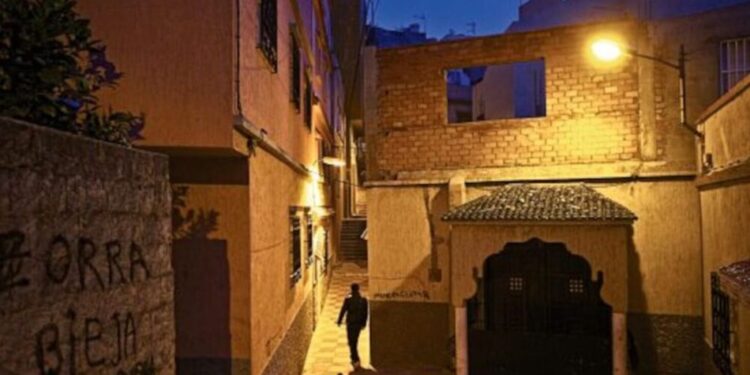 Ramadán a oscuras: denuncian apagones en la barriada del Príncipe Alfonso