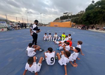 Vecinos de la Barriada Poblado Regulares demandan vestuarios y aseos en la nueva pista polideportiva.