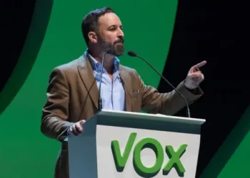 El auge juvenil impulsa a Vox en las encuestas: crece entre hombres y mujeres jóvenes