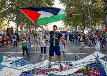 Sindicatos policiales denuncian un “fracaso de seguridad” en La Vuelta y señalan a Sánchez por alentar las protestas