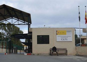 Crisis en el CETI de Ceuta: más de mil inmigrantes saturan el centro y sus alrededores