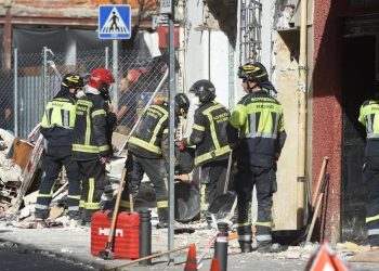 Rescatado el cuerpo de un hombre tras la explosión en Vallecas que dejó 25 heridos