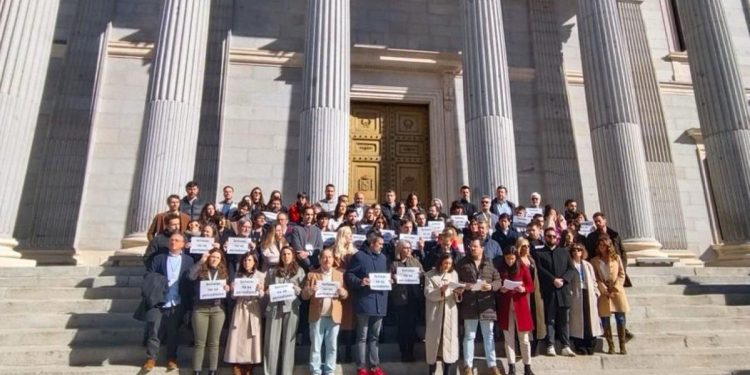 El Congreso aprueba nuevas restricciones a grabaciones y seguimientos a políticos