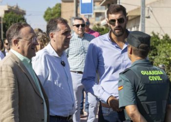 Escasa participación en la concentración convocada por Vox frente a un centro de menores en Murcia