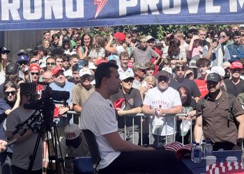 Caos en campus universitario tras ataque armado que acaba con la vida de Charlie Kirk en Utah