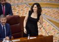 La presidenta de la Comunidad de Madrid, Isabel Díaz Ayuso, interviene durante una sesión plenaria en la Asamblea de Madrid, a 5 de junio de 2025, en Madrid (España). Los menores extranjeros no acompañados, las residencias de mayores en la pandemia del Covid-19 y la Conferencia de Presidentes centran hoy el debate en el Pleno de la Asamblea de Madrid. Vox reclama desde que se acordara el reparto de menores que la Comunidad de Madrid se niegue a acoger a ninguno y que, además, haya acuerdos de repatriación con sus países de origen para devolverlos "con sus familias".
05 JUNIO 2025;PLENO;ASAMBLEA;MADRID;CAM;COMUNIDAD DE MADRID
Jesús Hellín / Europa Press
05/06/2025