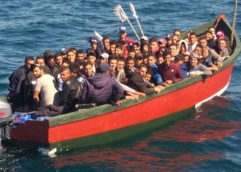 Londres ejecuta la primera deportación a Francia bajo el acuerdo migratorio «uno dentro, uno fuera»