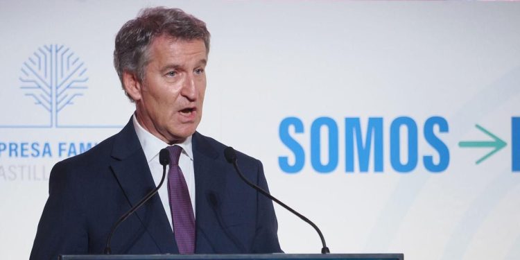 Feijóo asegura que Felipe VI comprendió su ausencia en la apertura judicial y reclama mayor contundencia del Gobierno frente a Hamás