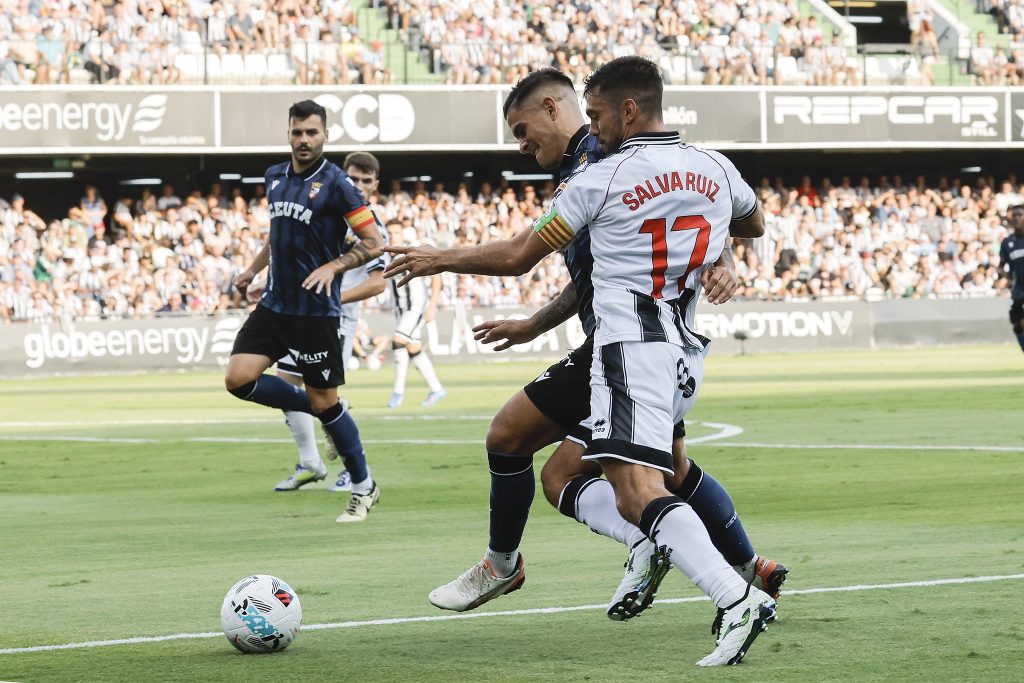 El Ceuta araña un empate épico en Castalia (3-3) El Ceuta araña un empate épico en Castalia (3-3)