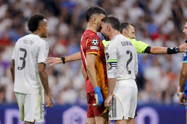 Madrid, Spain - September 16: goalkeeper Gerónimo Rulli of Olympique Marseille and Dani Carvajal of Real Madrid C.F. during the UEFA Champions League 2025/26 League Phase MD1 match between Real Madrid C.F. and Olympique de Marseille at Estadio Santiago Bernabeu on September 16, 2025 in Madrid, Spain. (Photo by Manu Reino/DeFodi Images/DeFodi via Getty Images)