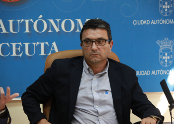 Fomento renueva el acerado de las calles Valverde Soriano y Eduardo Pérez Ortiz