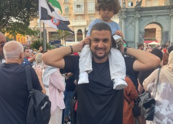 El Colegio de Abogados de Ceuta se manifiesta en la Plaza de los Reyes por un sueldo digno