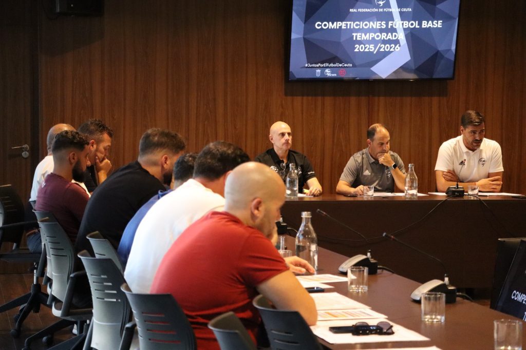 La Comisión de Fútbol Base reúne a los clubes de Ceuta para preparar el inicio de la temporada 2025-2026