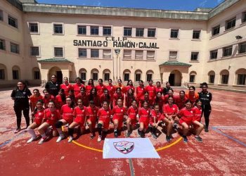 El Club Balonmano Ramón y Cajal clama por una solución tras quedarse sin pista para sus 23 equipos