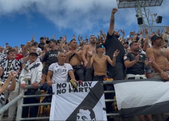 La afición del Ceuta tiñe de blanco y negro el Nuevo Mirandilla