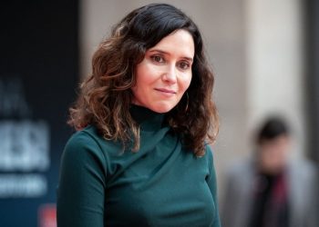 La estrategia combativa de Ayuso tensiona al PP en medio del escándalo judicial de su pareja