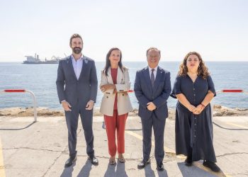 Ceuta se conecta a la Península: llega el primer cable submarino de la interconexión eléctrica