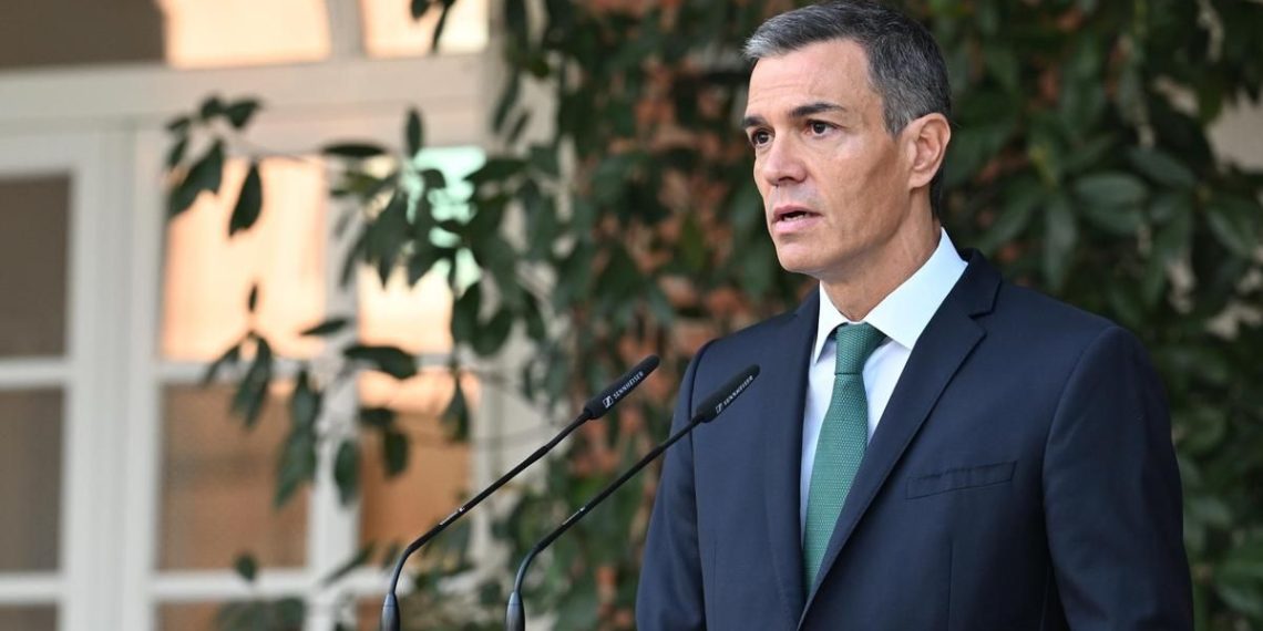 España endurece su postura hacia Israel con un embargo total de armas y la retirada temporal de su embajadora