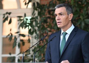 España endurece su postura hacia Israel con un embargo total de armas y la retirada temporal de su embajadora