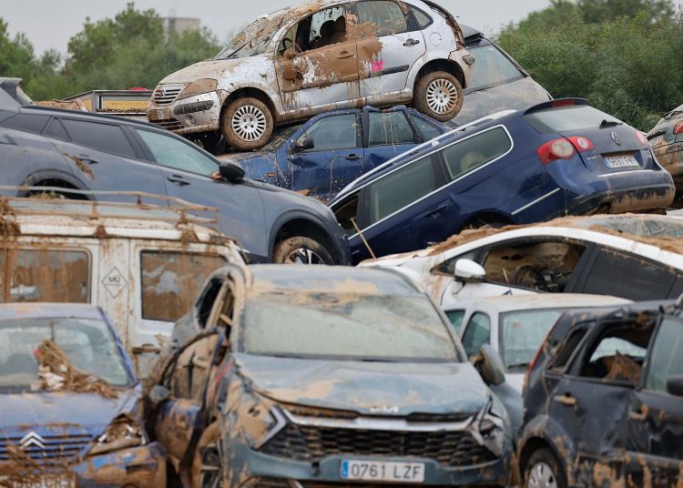 La Generalitat busca garantizar ayudas para coches perdidos en la riada pese a la falta de peritaje