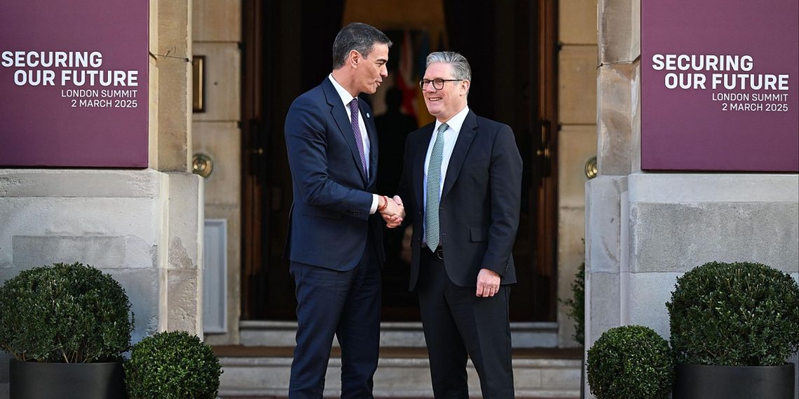 Pedro Sánchez y Keir Starmer firman un memorando histórico para relanzar la cooperación post-Brexit