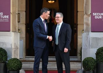Pedro Sánchez y Keir Starmer firman un memorando histórico para relanzar la cooperación post-Brexit