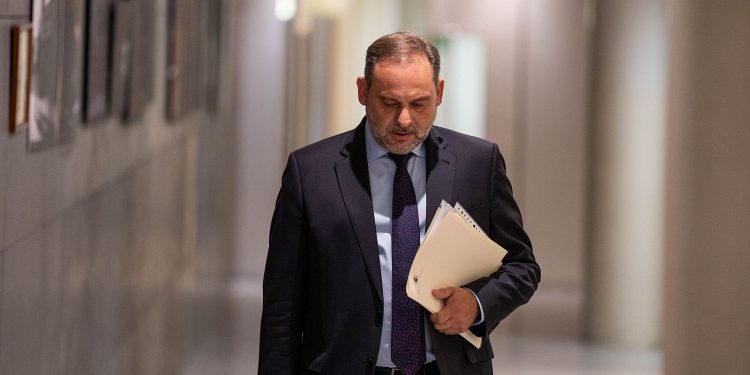 Un WhatsApp revela la influencia de Ábalos en la entrada de la ‘Trama Koldo’ en tres ministerios clave