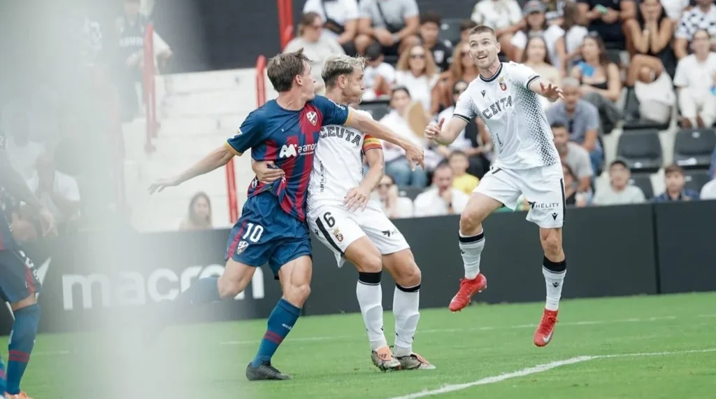 Ceuta logra su primera victoria en Segunda División con un gol decisivo (2-1)