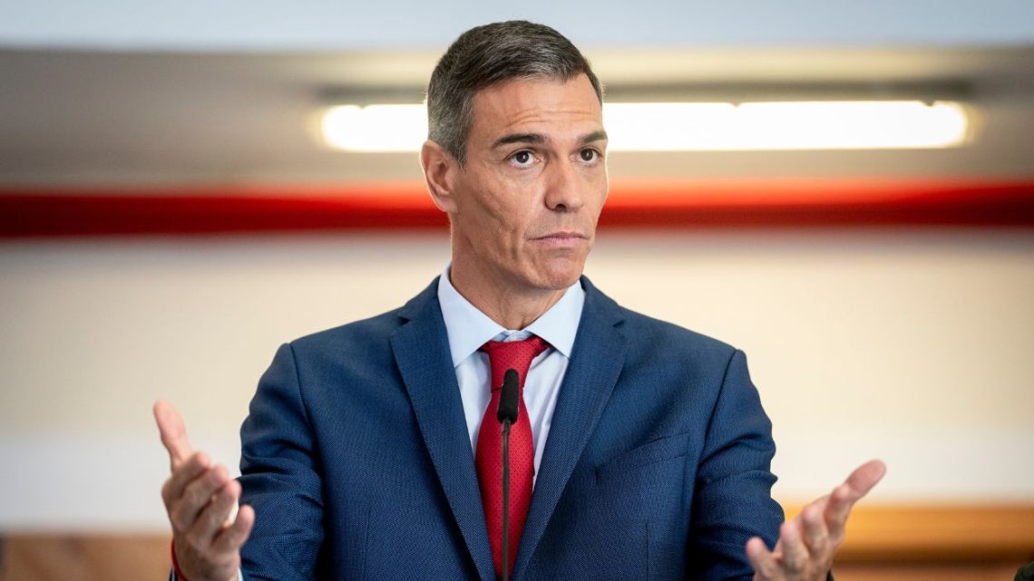 Un informe del Observatorio Demográfico de CEU-CEFAS advierte de la desproporción entre los exiliados reales y el millón de solicitudes de la Ley de Nietos en Argentina Un informe del Observatorio Demográfico de CEU-CEFAS advierte de la desproporción entre los exiliados reales y el millón de solicitudes de la Ley de Nietos en Argentina