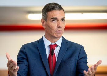 Sánchez acusa al PP de estar dirigido por “Aznar, Ayuso y Abascal” y promete reformar la financiación autonómica