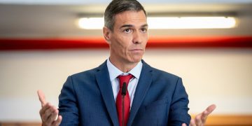 Sánchez acusa al PP de estar dirigido por “Aznar, Ayuso y Abascal” y promete reformar la financiación autonómica