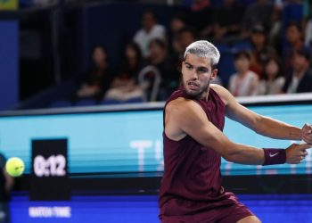 Alcaraz iguala a Nadal y alcanza su décima final del año tras vencer a Ruud en Tokio
