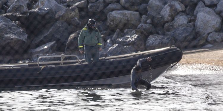 Ceuta sufre otra jornada trágica: tres migrantes mueren en el mar en menos de cinco horas
