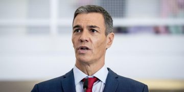 El presidente del Gobierno, Pedro Sánchez, visita la escuela municipal infantil Casa de los Niños, a 17 de septiembre de 2025, en Getafe, Madrid (España). Durante su visita, Sánchez ha anunciado que presentará un anteproyecto de ley para reducir las horas lectivas del profesorado con el objetivo de alinearse con la recomendación del Consejo Escolar del Estado y bajar el ratio profesor-alumno

A. Pérez Meca / Europa Press
17/9/2025