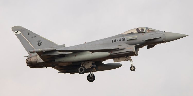 España sopesa reforzar con cazas y avión cisterna la misión de la OTAN en el este de Europa