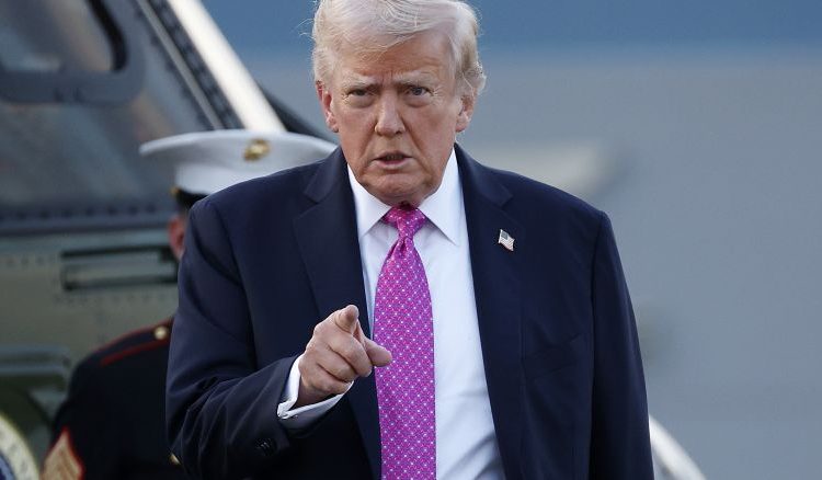 Trump asegura que EE.UU. destruyó tres embarcaciones frente a Venezuela