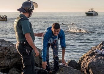 Ceuta bajo presión constante: la Guardia Civil saturada por los cruces marítimos de inmigrantes