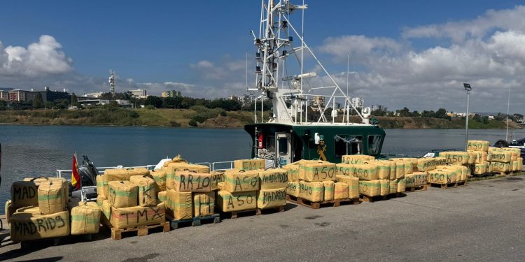 Guardia Civil intercepta más de 6 toneladas de hachís en dos operaciones en el Estrecho