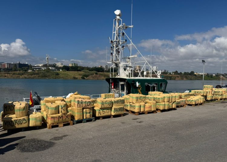 Guardia Civil intercepta más de 6 toneladas de hachís en dos operaciones en el Estrecho