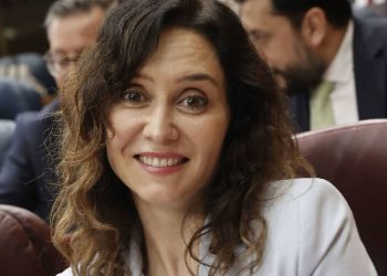 Madrid prepara una ley para que los embarazos cuenten en ayudas y becas familiares