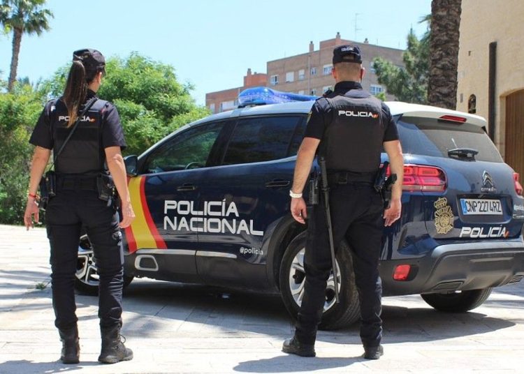 Arrestan a dos hombres, uno menor, tras una serie de atracos violentos en Villa de Vallecas