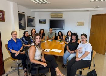 Sanidad y sindicatos de la Residencia Gerón analizan mejoras en la atención a mayores