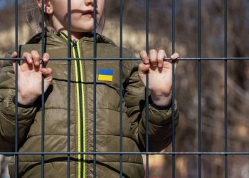 La UE denuncia la “desucranización” de miles de menores deportados por Rusia