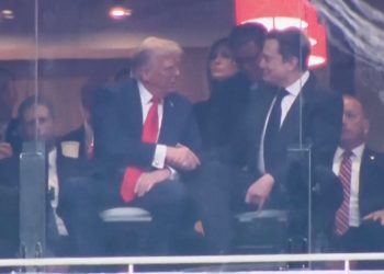 Trump y Musk dejan a un lado sus diferencias en emotivo encuentro durante funeral