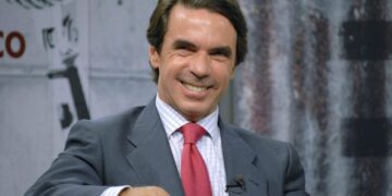 Aznar llama a la movilización ciudadana y urge al PP a mantener la calma ante el avance de Vox