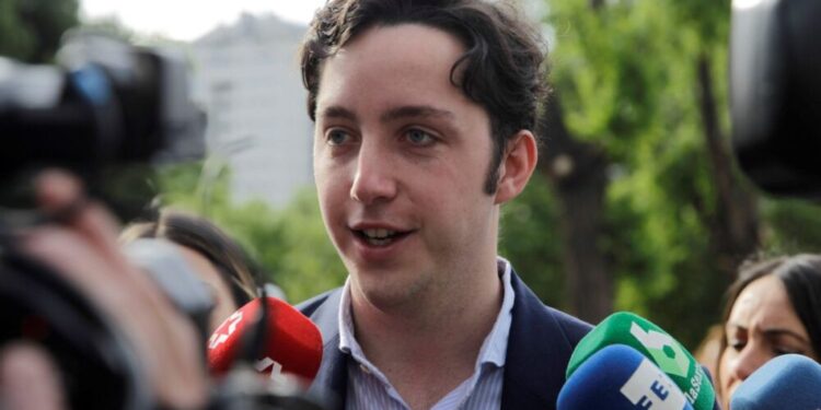 El Supremo rebaja la condena al ‘Pequeño Nicolás’ y lo absuelve de usurpación de funciones por simular ser del CNI en un banco